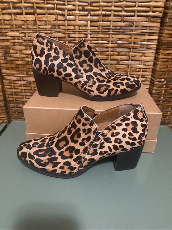 Aetrex Shoes - NWT Aetrex Delaney Genuine Leather Calf Hair Leopard Orthotic Bootie 7 1/2